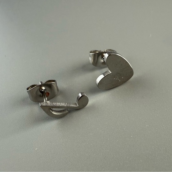 Stainless Steel Heart and Music Note Ear Stud - Picture 5 of 6